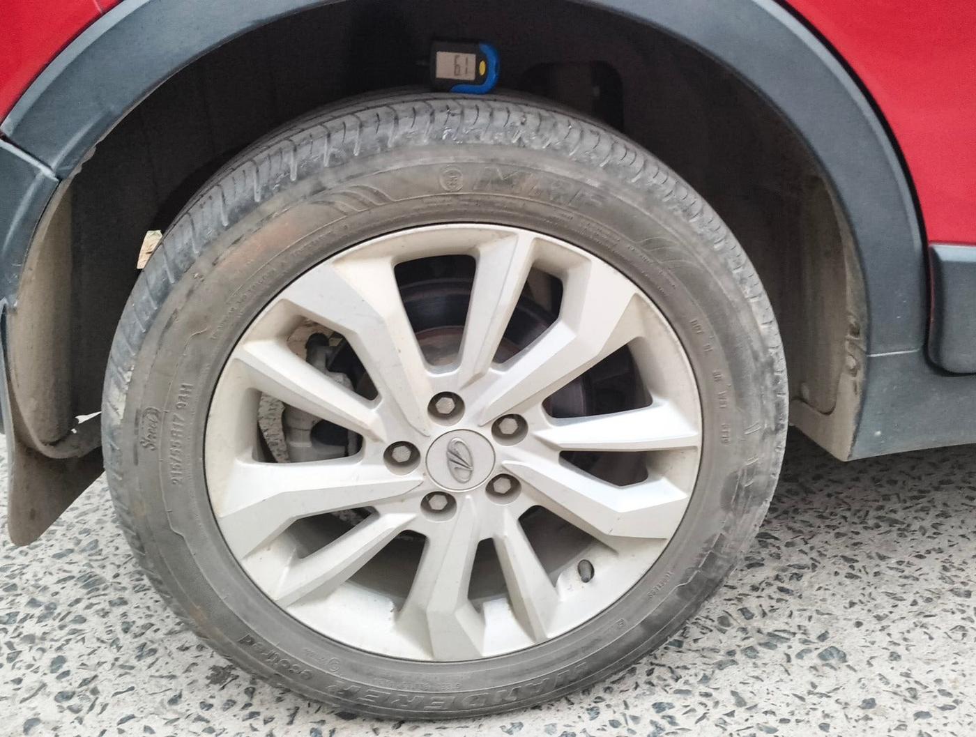 2019 Mahindra XUV300 W8 1.5 DIESEL, Diesel, Manual, 28,430 km, tyre