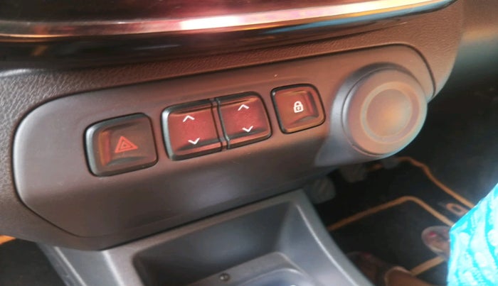 2016 Renault Kwid RXT 1.0, Petrol, Manual, 20,532 km, interior