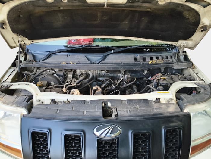 2018 Mahindra TUV300 T4 PLUS, Diesel, Manual, 1,27,638 km, exterior