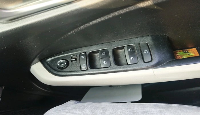 2023 Hyundai VENUE S(O) 1.2, Petrol, Manual, 29,866 km, interior