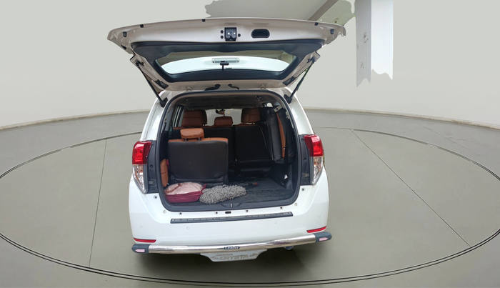 2024 Toyota Innova Crysta GX Plus 8 STR, Diesel, Manual, 7,577 km, exterior