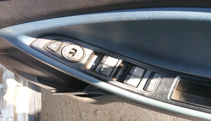 2017 Hyundai i20 Active 1.2 SX, Petrol, Manual, 83,940 km, interior