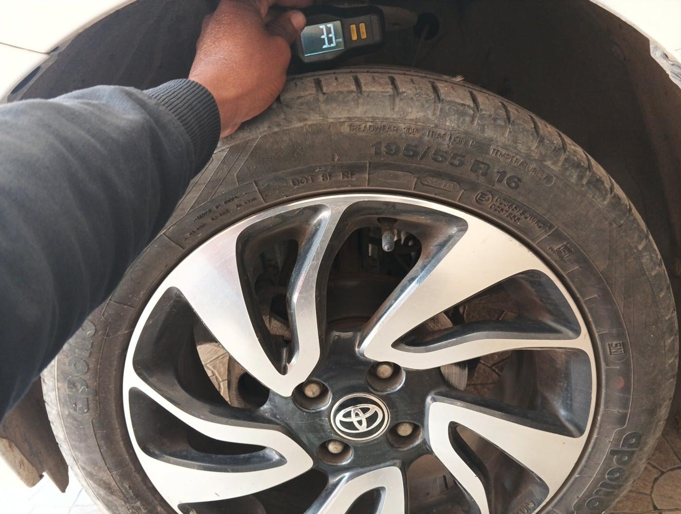 2019 Toyota Glanza V, Petrol, Manual, 39,743 km, tyre