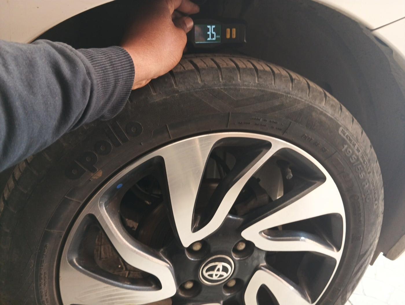 2019 Toyota Glanza V, Petrol, Manual, 39,743 km, tyre