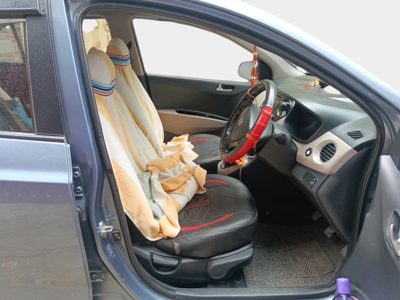 2014 Hyundai Xcent SX 1.2, Petrol, Manual, 1,93,611 km, interior
