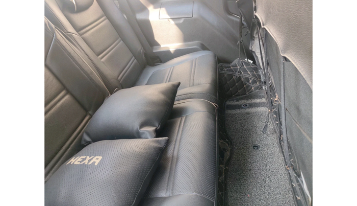 2017 Tata Hexa XE 4X2 7 STR, Diesel, Manual, 1,11,024 km, interior