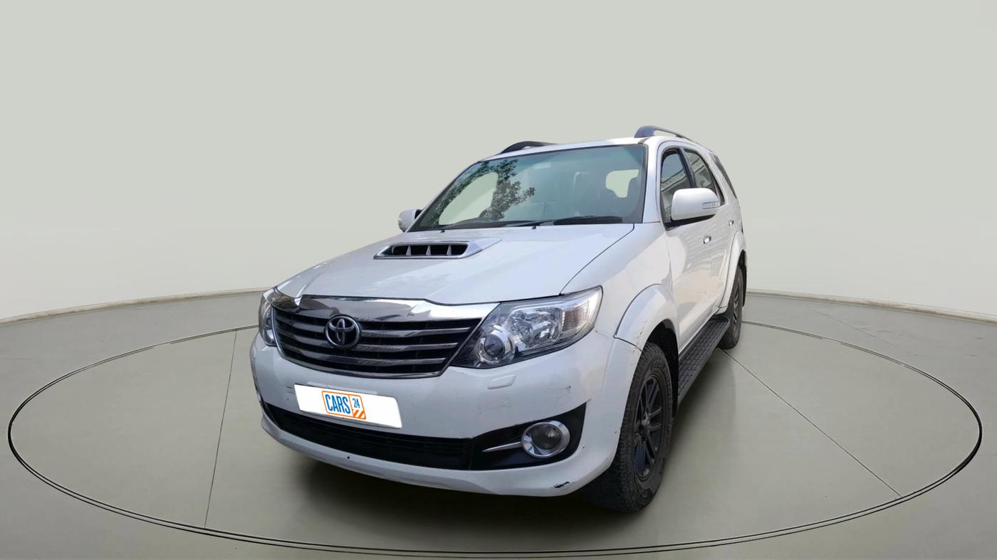 2015 Toyota Fortuner 3.0 4X2 AT, Diesel, Automatic, 2,25,379 km, exterior
