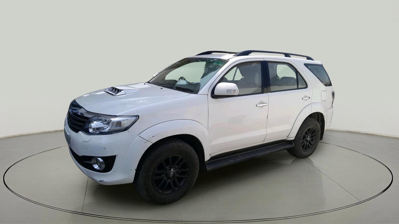 2015 Toyota Fortuner 3.0 4X2 AT, Diesel, Automatic, 2,25,379 km, exterior