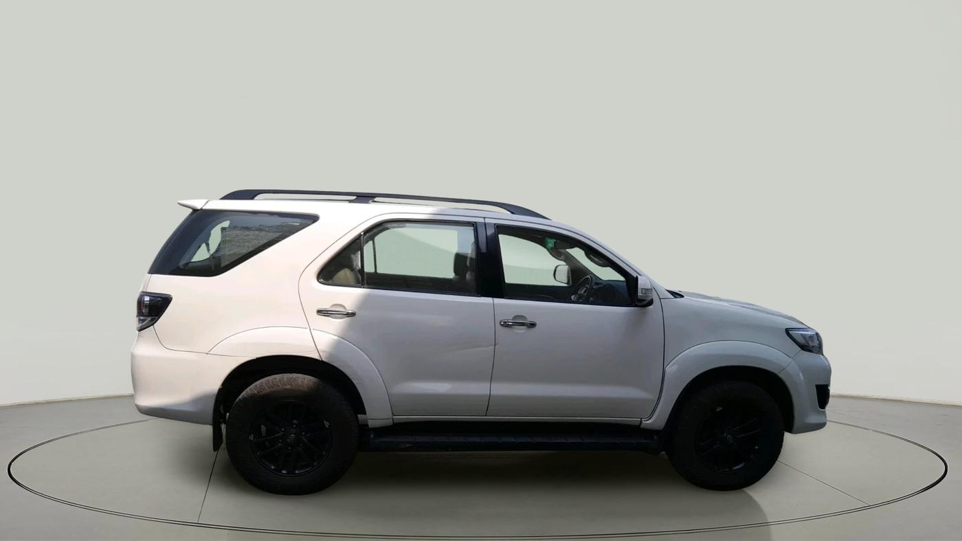 2015 Toyota Fortuner 3.0 4X2 AT, Diesel, Automatic, 2,25,379 km, exterior