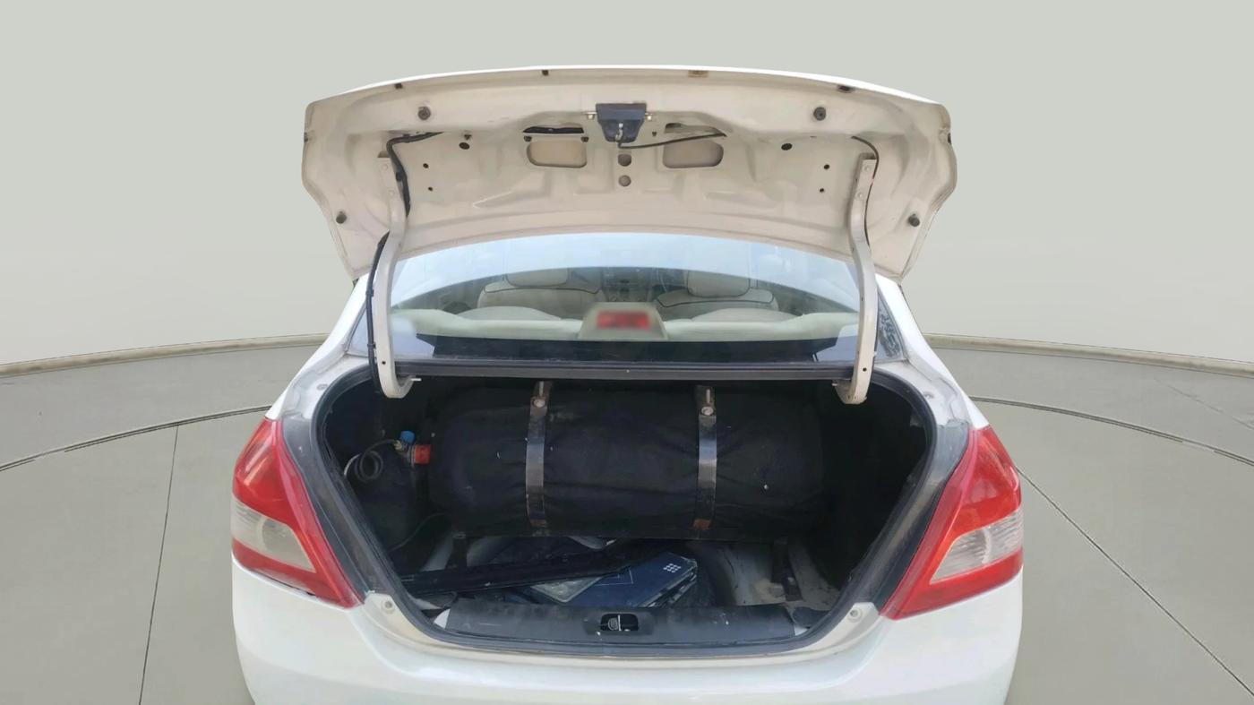 2013 Maruti Swift Dzire LXI, CNG, Manual, 1,06,472 km, exterior