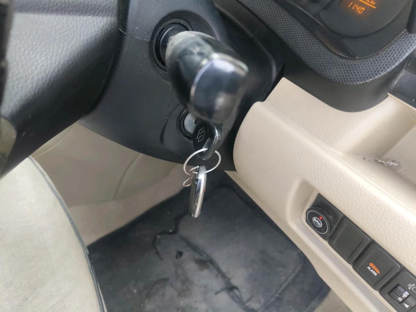 2013 Maruti Swift Dzire LXI, CNG, Manual, 1,06,472 km, interior