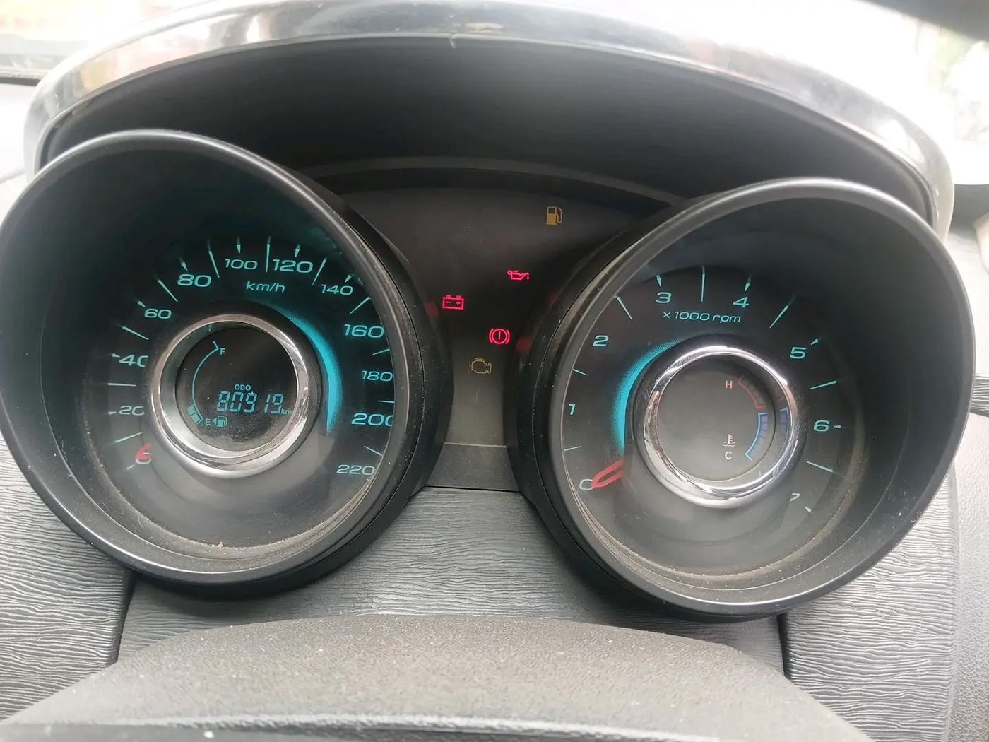 2018 Mahindra XUV500 W4, Diesel, Manual, 80,919 km, interior