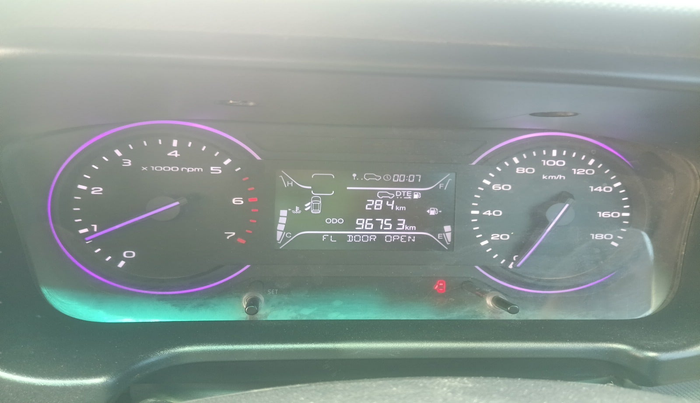 2020 Mahindra MARAZZO M2 8 STR, Diesel, Manual, 99,000 km, interior