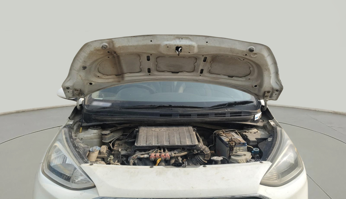 2018 Hyundai Xcent E+, Petrol, Manual, 1,28,313 km, exterior