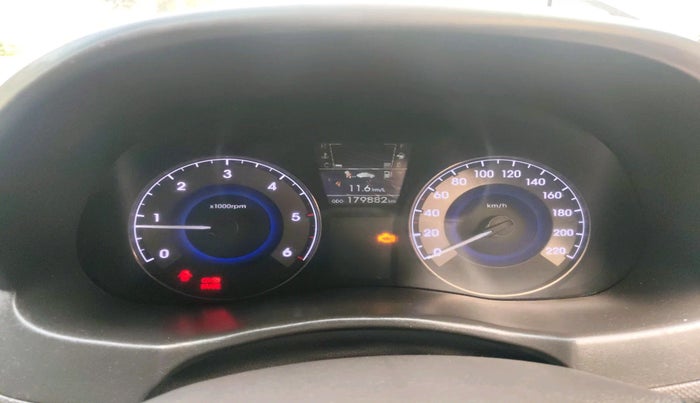 2013 Hyundai Verna FLUIDIC 1.6 CRDI SX, Diesel, Manual, 1,79,882 km, interior