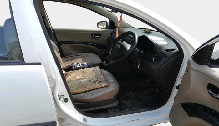 2013 Hyundai i10 MAGNA 1.1, Petrol, Manual, 1,00,197 km, interior