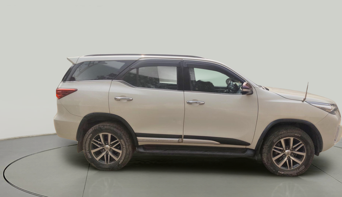 2017 Toyota Fortuner 2.8 4X4 MT, Diesel, Manual, 2,14,422 km, exterior