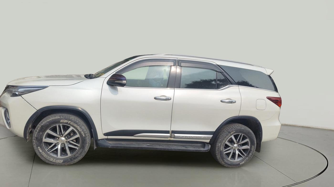 2017 Toyota Fortuner 2.8 4X4 MT, Diesel, Manual, 2,14,422 km, exterior