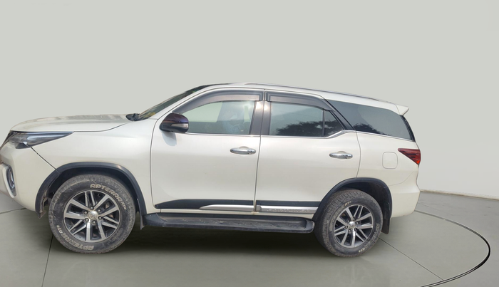 2017 Toyota Fortuner 2.8 4X4 MT, Diesel, Manual, 2,14,422 km, exterior