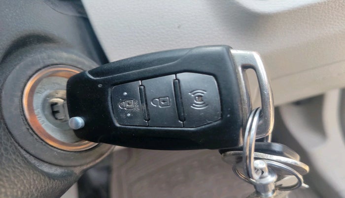 2019 Mahindra XUV300 W6 1.5 DIESEL, Diesel, Manual, 1,27,803 km, interior