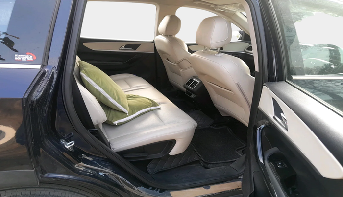 2024 Mahindra XUV700 AX 7 LUXURY D MT 7 STR, Diesel, Manual, 16,335 km, interior