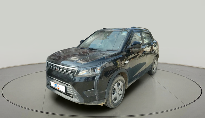 2023 Mahindra XUV300 W6 1.2 PETROL, Petrol, Manual, 15,681 km, exterior