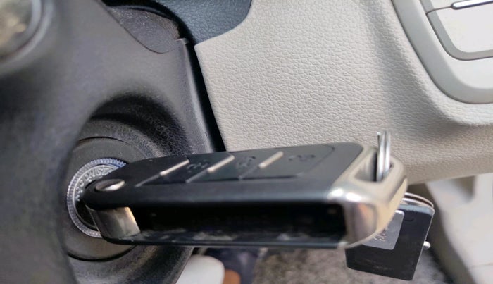 2023 Mahindra XUV300 W6 1.2 PETROL, Petrol, Manual, 15,681 km, interior