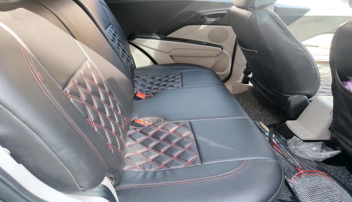 2023 Mahindra XUV300 W6 1.2 PETROL, Petrol, Manual, 15,681 km, interior