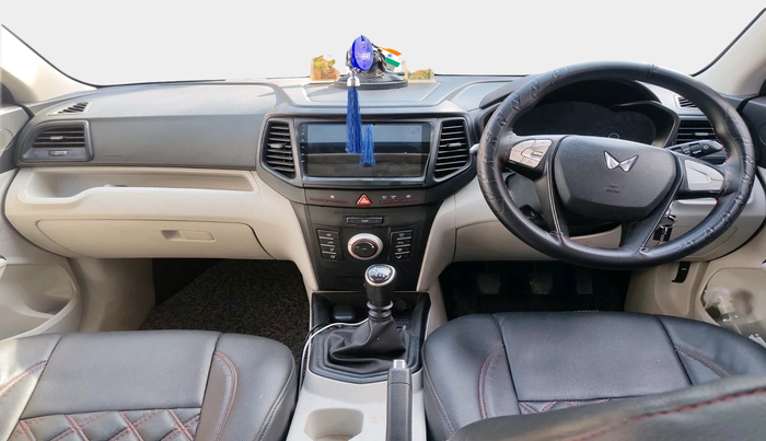 2023 Mahindra XUV300 W6 1.2 PETROL, Petrol, Manual, 15,681 km, interior