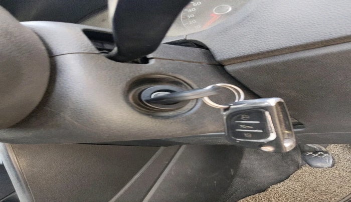 2017 Volkswagen Ameo TRENDLINE 1.5L, Diesel, Manual, 1,61,401 km, interior