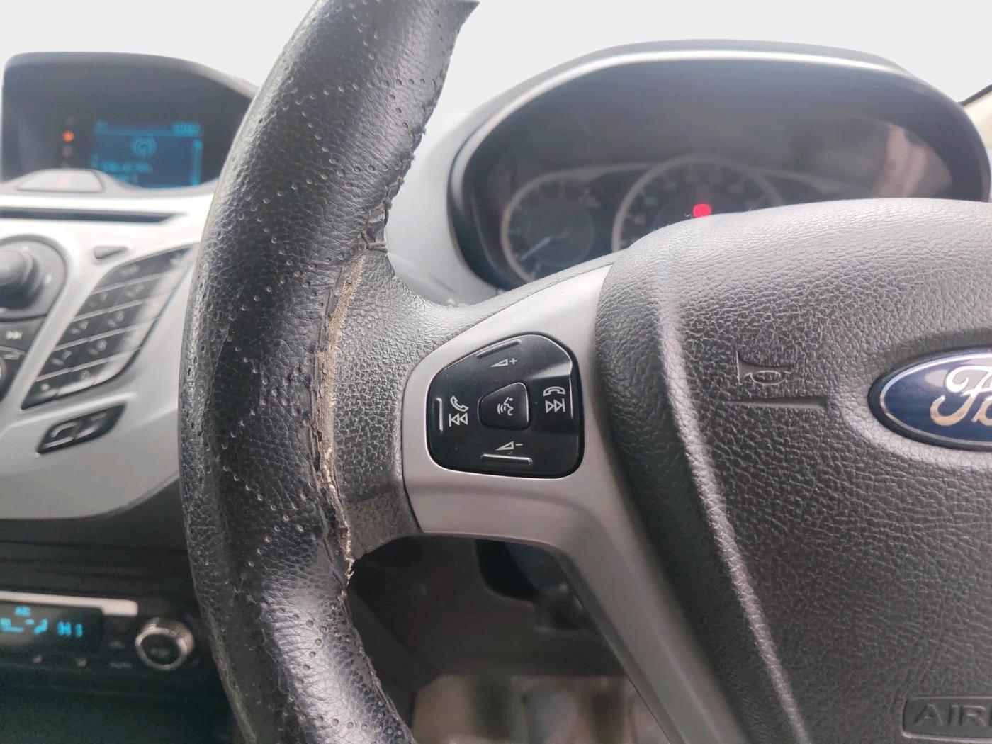 2015 Ford New Figo TITANIUM PLUS 1.5 DIESEL, Diesel, Manual, 1,13,662 km, interior