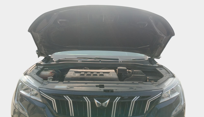 2022 Mahindra XUV700 MX D MT 5 STR, Diesel, Manual, 1,09,300 km, exterior