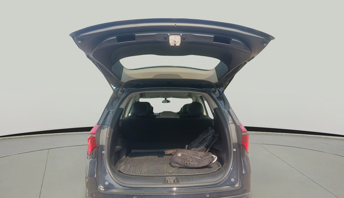 2022 Mahindra XUV700 MX D MT 5 STR, Diesel, Manual, 1,09,300 km, exterior