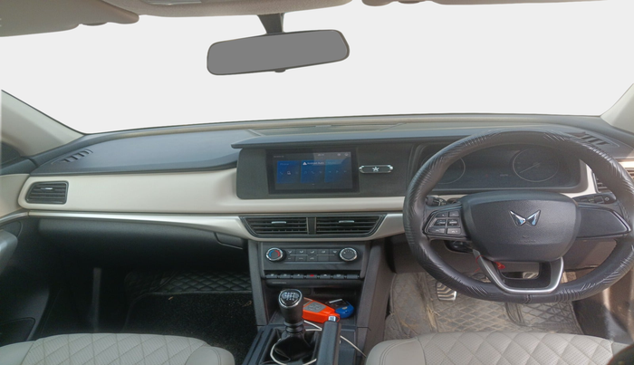 2022 Mahindra XUV700 MX D MT 5 STR, Diesel, Manual, 1,09,300 km, interior