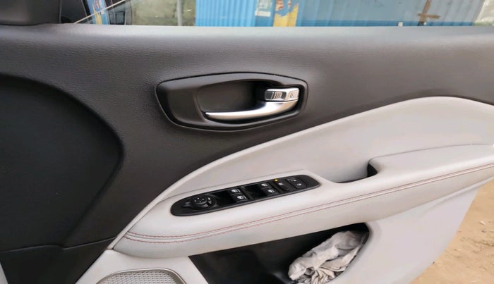 2018 Jeep Compass LIMITED 2.0 DIESEL, Diesel, Manual, 1,05,060 km, interior