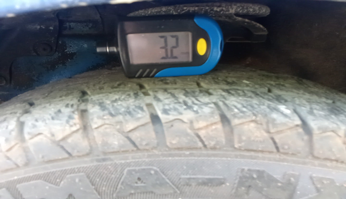 2014 Hyundai Eon MAGNA +, Petrol, Manual, 87,976 km, tyre