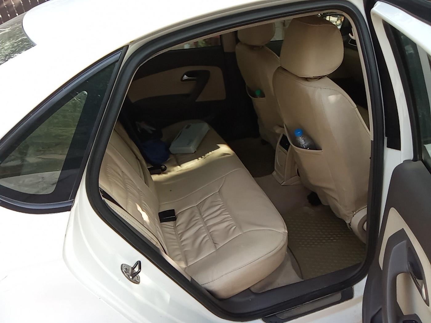 2011 Volkswagen Vento HIGHLINE DIESEL 1.6, Diesel, Manual, 2,10,430 km, interior
