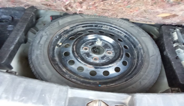 2013 Maruti Wagon R 1.0 VXI, Petrol, Manual, 1,09,063 km, tyre