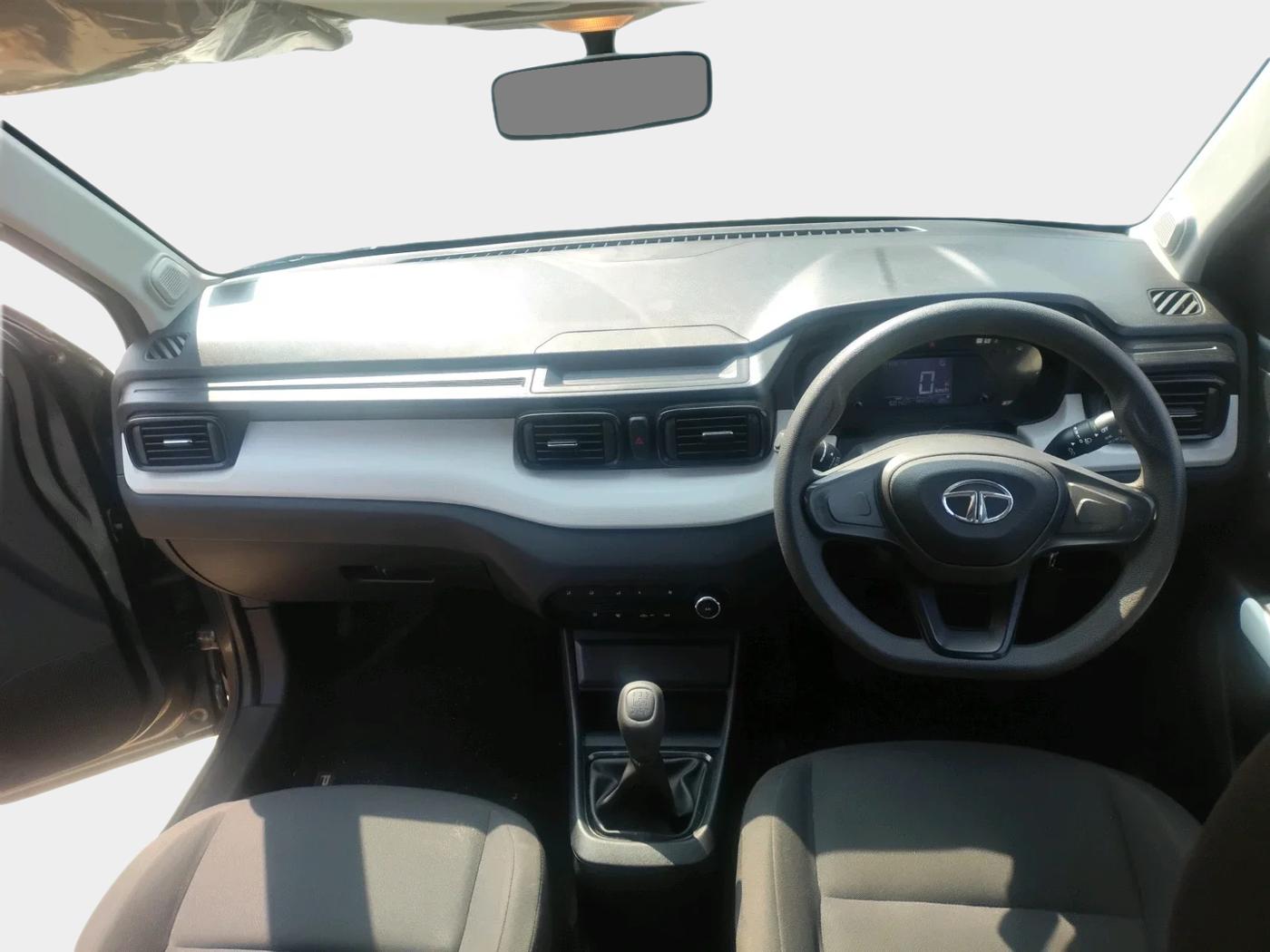2023 Tata PUNCH PURE MT, Petrol, Manual, 16,014 km, interior