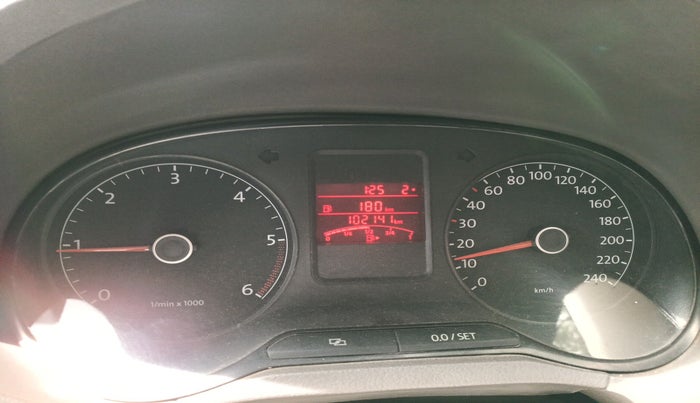 2013 Volkswagen Vento HIGHLINE DIESEL 1.6, Diesel, Manual, 1,02,141 km, interior