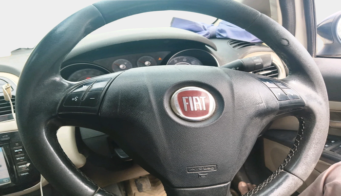 2015 Fiat Linea DYNAMIC 1.3 L ADVANCED MULTIJET, Diesel, Manual, 1,95,901 km, interior