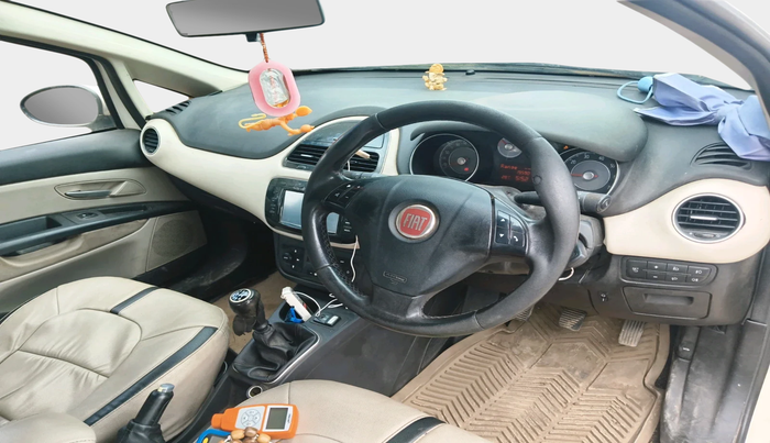 2015 Fiat Linea DYNAMIC 1.3 L ADVANCED MULTIJET, Diesel, Manual, 1,95,901 km, interior