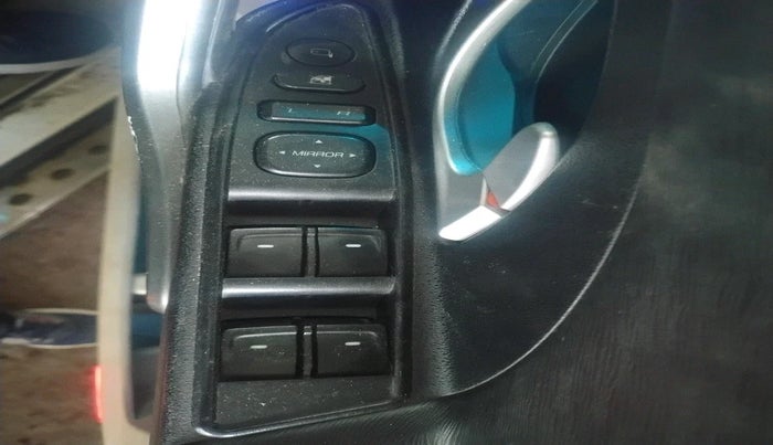 2018 Mahindra XUV500 W10 AT, Diesel, Automatic, 77,211 km, interior