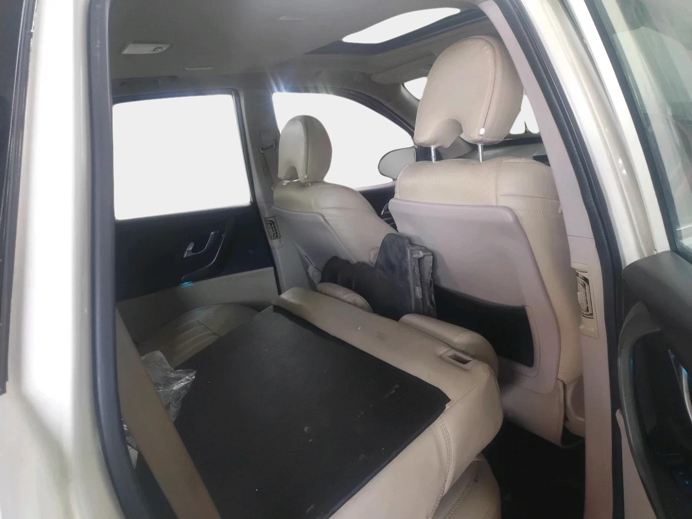 2018 Mahindra XUV500 W10 AT, Diesel, Automatic, 77,211 km, interior