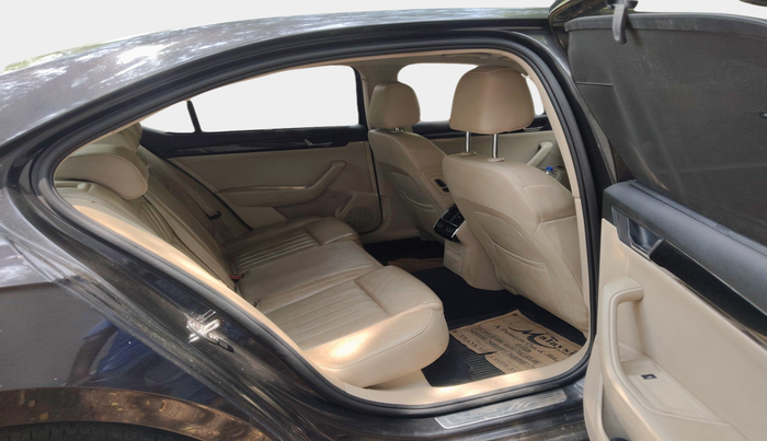 2016 Skoda Superb L&K 1.8 TSI AT, Petrol, Automatic, 1,03,188 km, interior