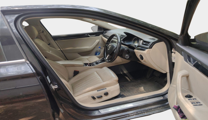 2016 Skoda Superb L&K 1.8 TSI AT, Petrol, Automatic, 1,03,188 km, interior