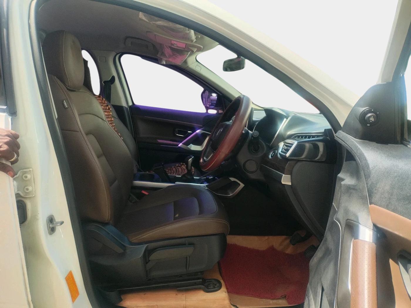 2019 Tata Harrier XZ 2.0L, Diesel, Manual, 1,52,128 km, interior