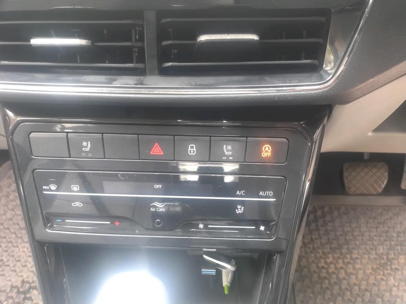 2022 Skoda KUSHAQ STYLE 1.5L TSI DSG, Petrol, Automatic, 28,997 km, interior