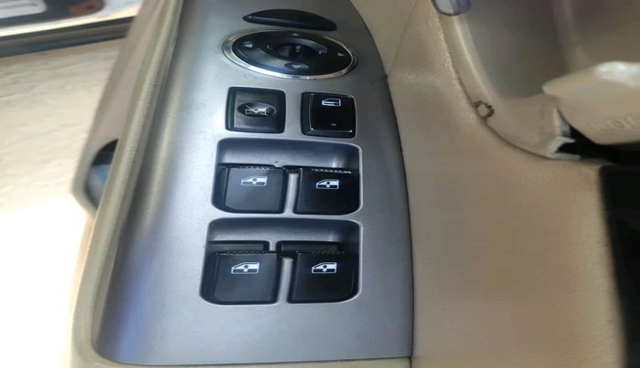 2011 Hyundai Santa Fe 2 WD, Diesel, Manual, 4,18,111 km, interior