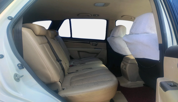 2011 Hyundai Santa Fe 2 WD, Diesel, Manual, 4,18,111 km, interior